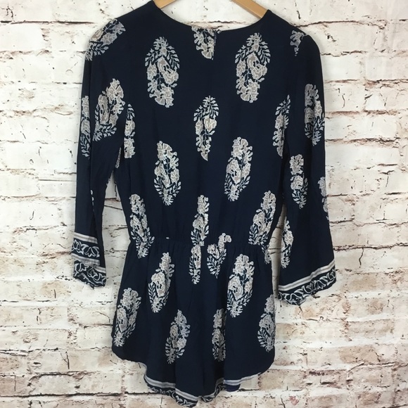 Reverse Floral Bell Sleeve Romper - Picture 5 of 6